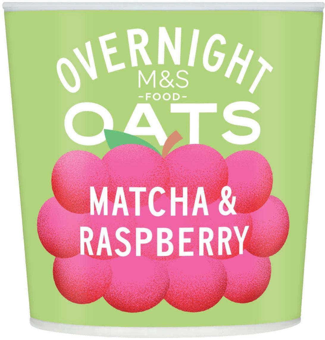 Marks & Spencer zab liofilizált alma- és málnadarabokkal és matcha zöldtea-porral