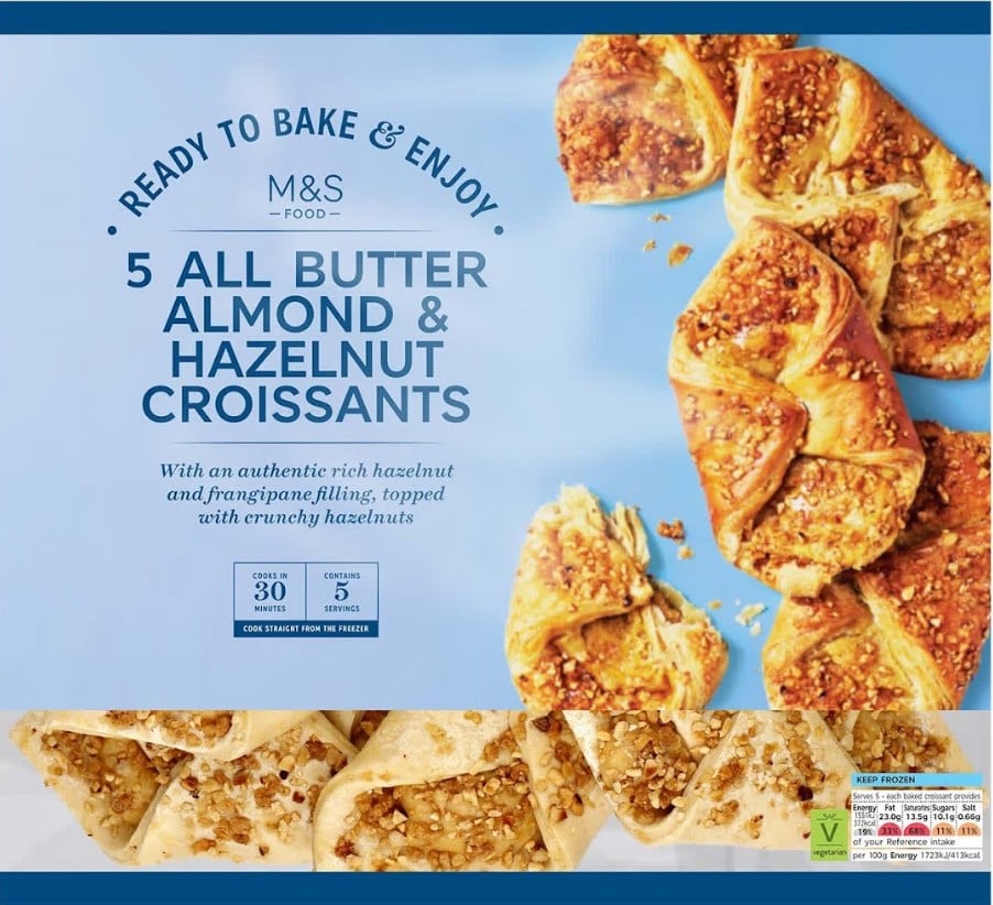 Marks & Spencer Croissant mandula és mogyoró krémmel, és mogyoródarabokkal szórva