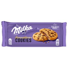 Milka Cookies Sensations keksz alpesi tejcsokoládé darabokkal és tejcsokoládés töltelékkel 156 g