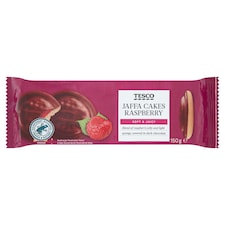 étcsokoládéval bevont piskótatallér málnás zselével 150 g