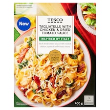 főtt durum tagliatelle tészta szárított paradicsomos szósszal sült csirkemell darabokkal 400 g