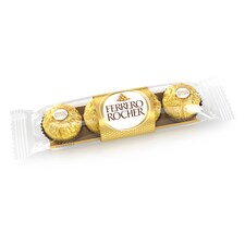 Ferrero Rocher tejcsokoládéval és mogyoródarabkákkal borított ropogós ostya lágy töltelékkel 50 g