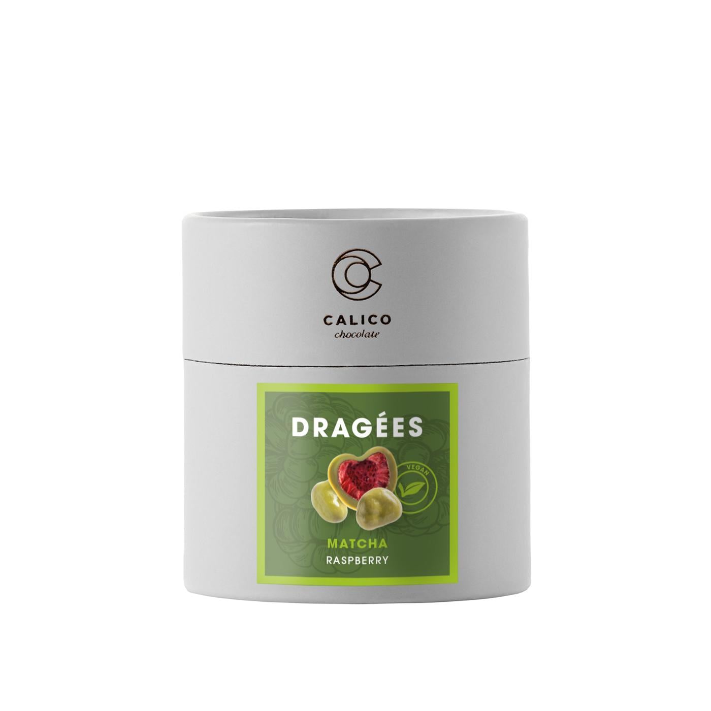 CALICO Dragées - Liofilizált málna szemek matcha teás vegán fehér csokoládéval
