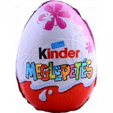 Kinder Surprise Maxi belső tejes réteggel bevont tejcsokoládé figura, belsejében meglepetéssel 100 g
